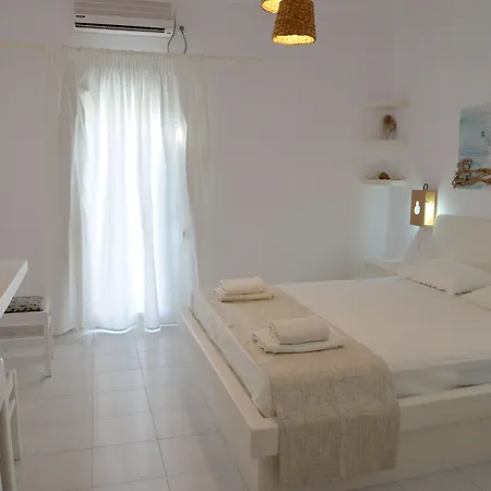 Corali Adamantas (Milos)