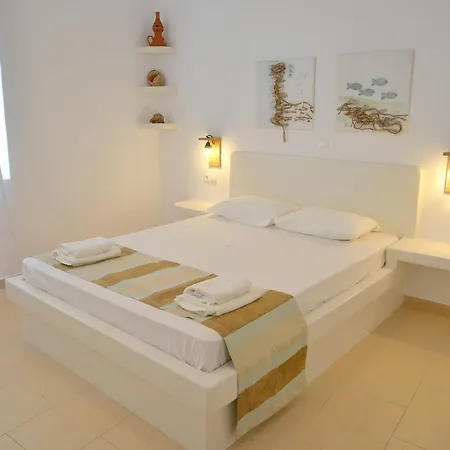 Corali 2* Adamantas (Milos)