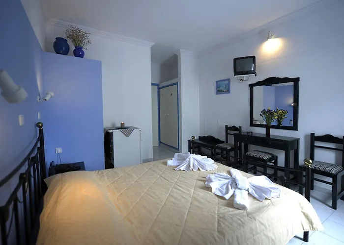 Corali 2* Adamantas (Milos)