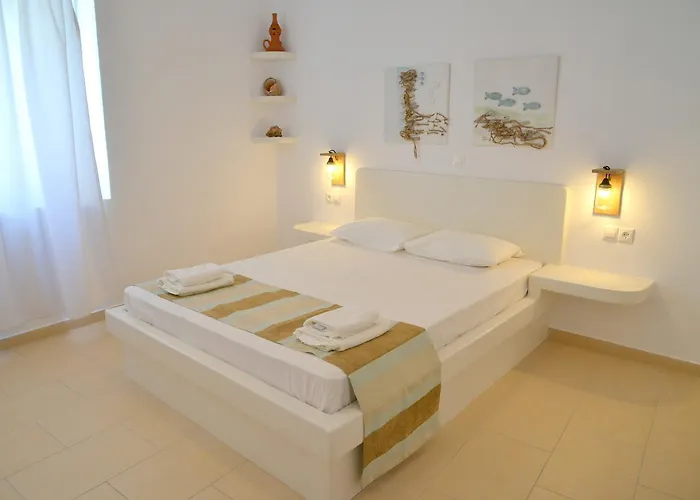 Corali 2* Adamantas (Milos)