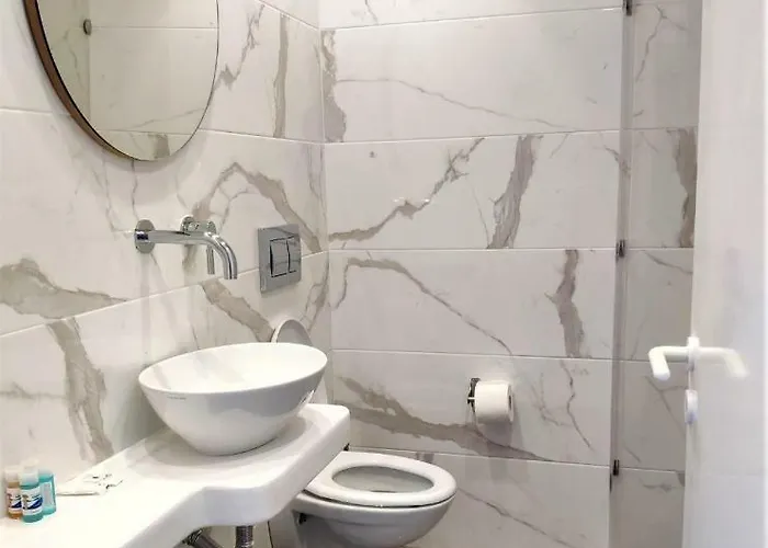 Corali Adamantas (Milos)