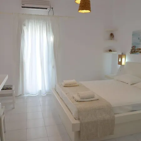 Corali 2* Adamantas (Milos)