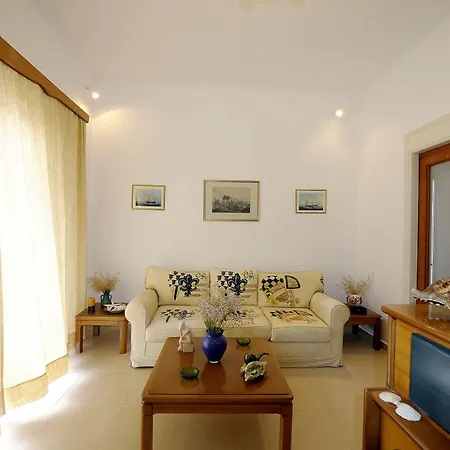 Hotel Corali Adamantas (Milos)
