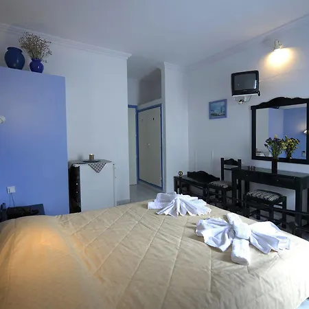 Corali 2* Adamantas (Milos)