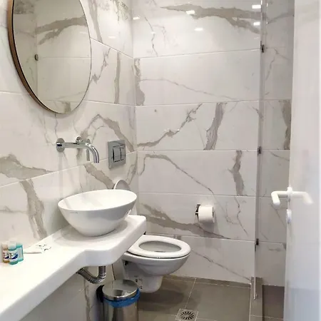 Corali Adamantas (Milos)